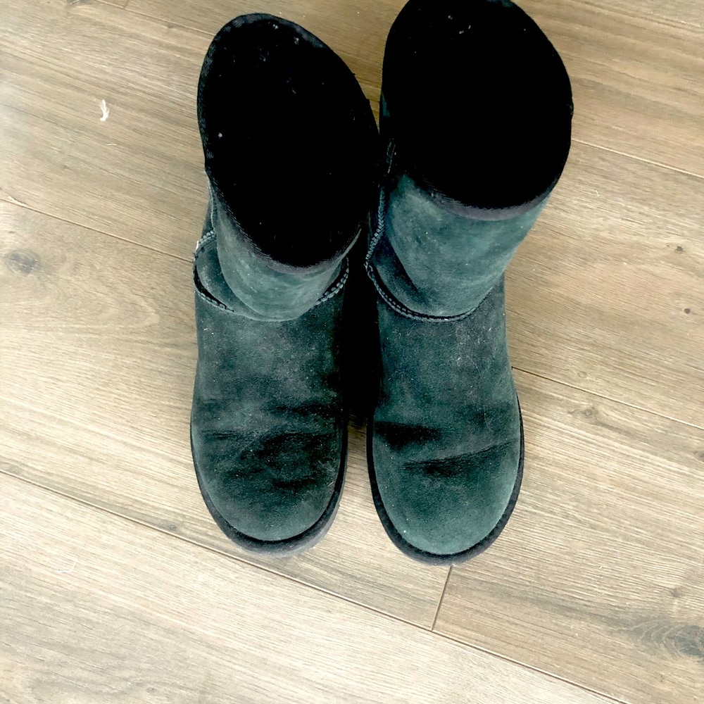 UGG Classic Genuine Shearling Lined Short Boot